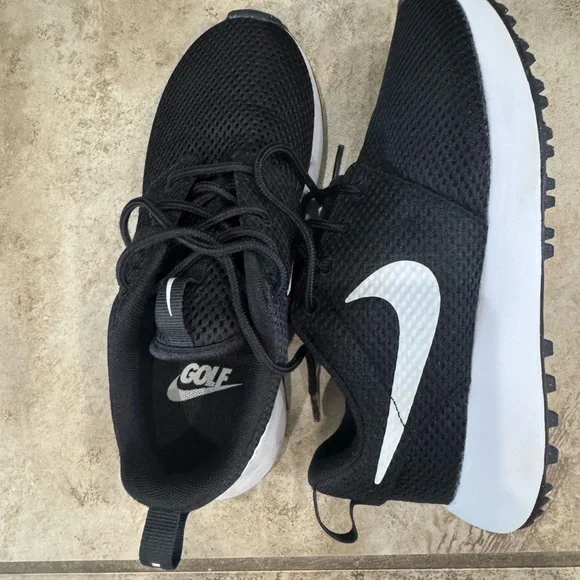 Nike | Shoes | Nike Black And White Athletic Shoes | Poshmark display picture 2